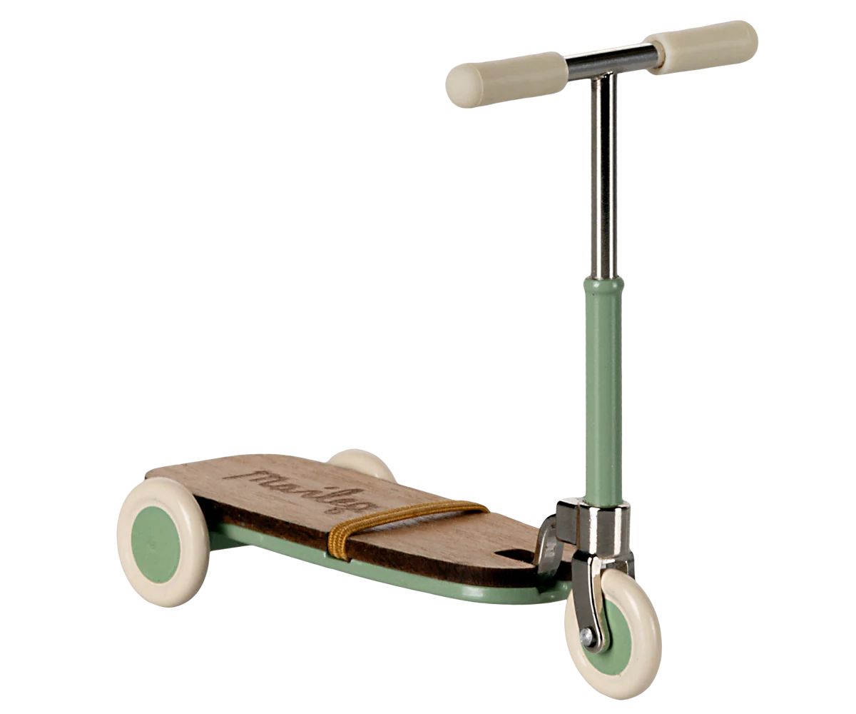 Mint Mouse Kickboard Scooter