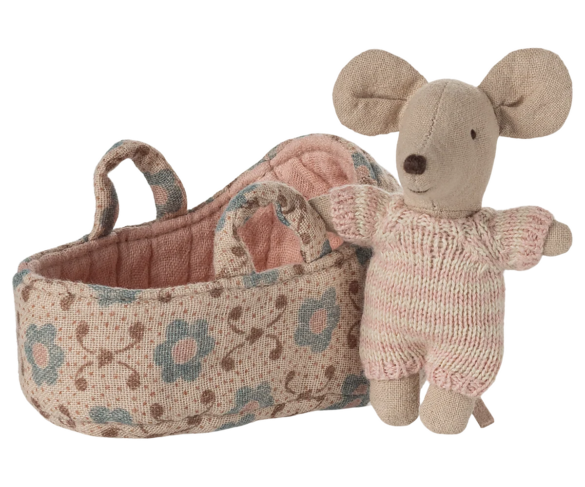 Baby mouse in Carry Cot - Rose