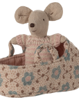 Baby mouse in Carry Cot - Rose