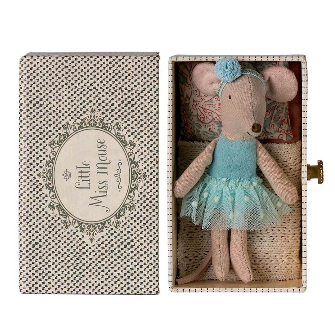 Little Sister Dancing Mouse in Daybed